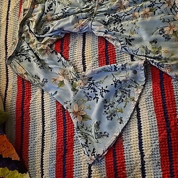 Brand is No Comment, size L, blue floral romper. - Picture 3 of 4